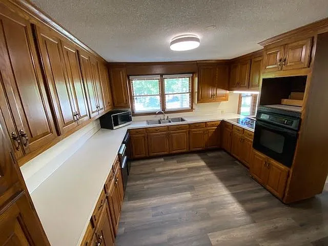 100 Echo Ave — Photo 5