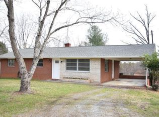 4126 16th St NE, Hickory, NC 28601