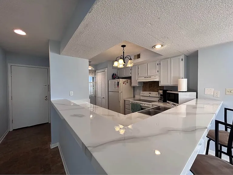 250 Maison Dr #J-5 — Photo 3