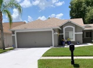 305 Sand Ridge Dr, Valrico, FL 33594