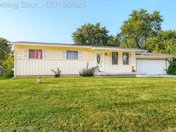 9308 Hilda Ln, Flushing, MI 48433