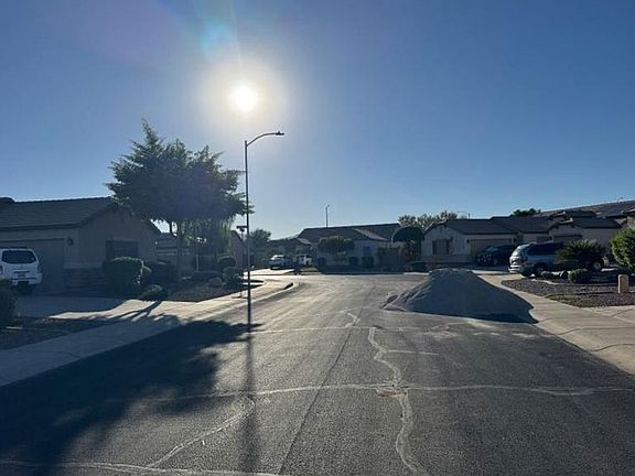 Exterior Neighborhood (street photo)