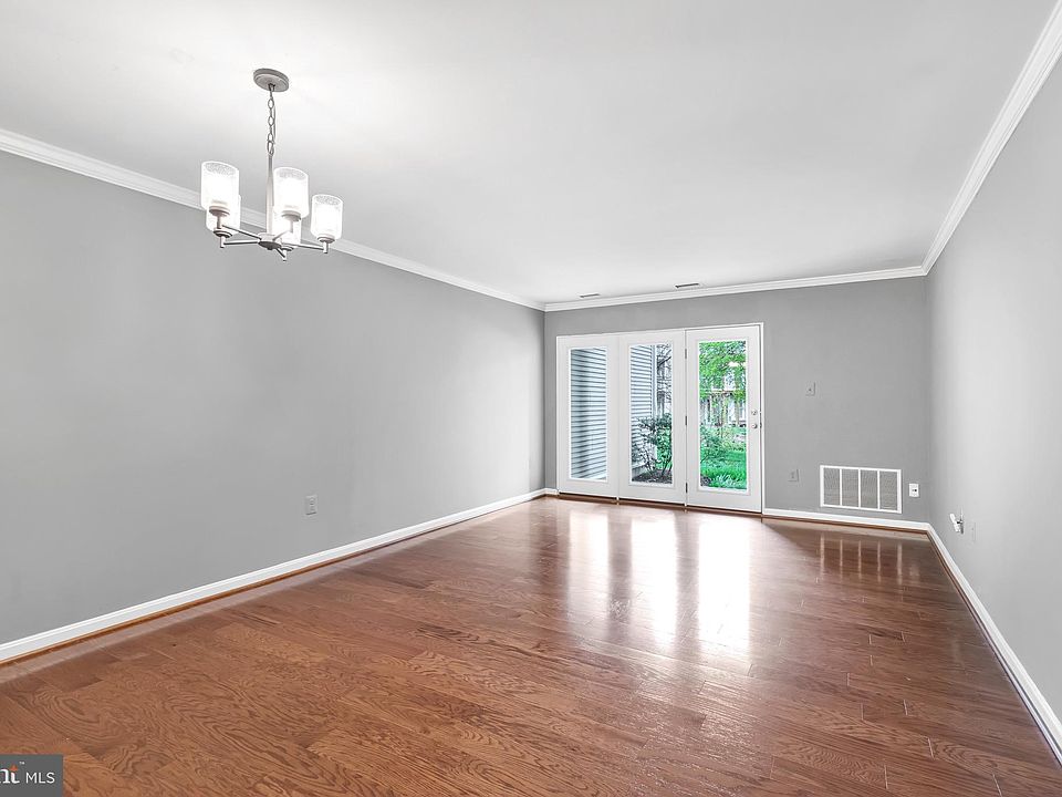 Lakeshore Condominiums 20604 Cornstalk Ter Ashburn VA Zillow