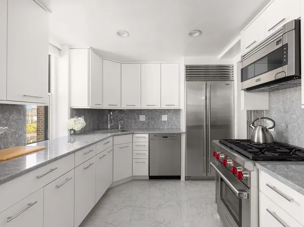 340 East 64th Street image 5 of 14