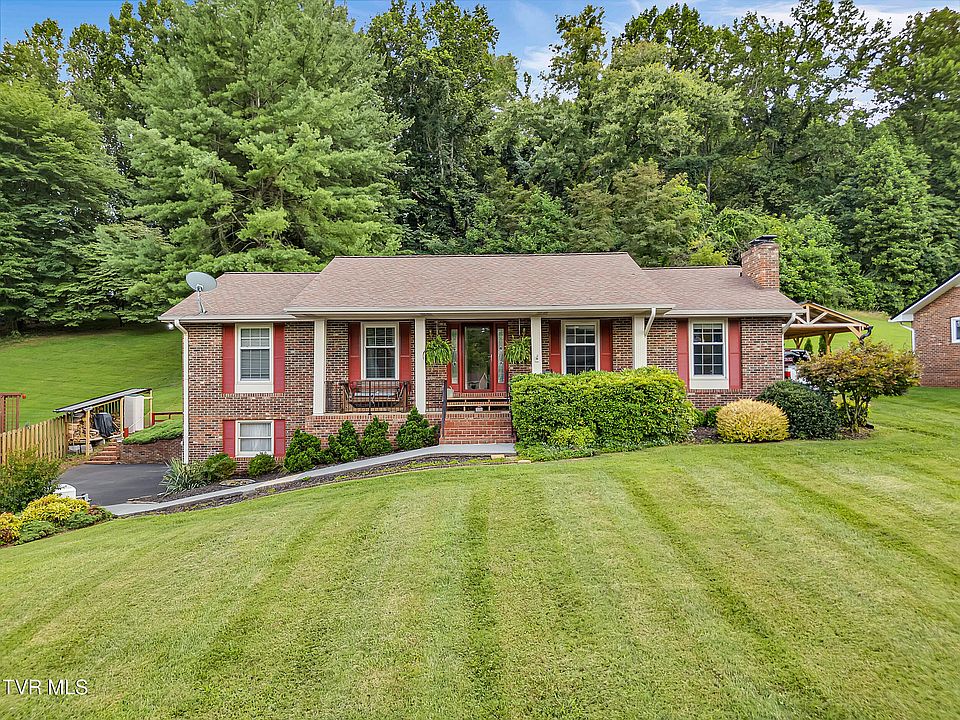 1st image of 5009 Surrey Dr