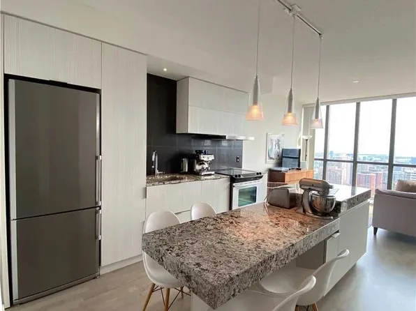 101 Charles St E, Toronto, ON