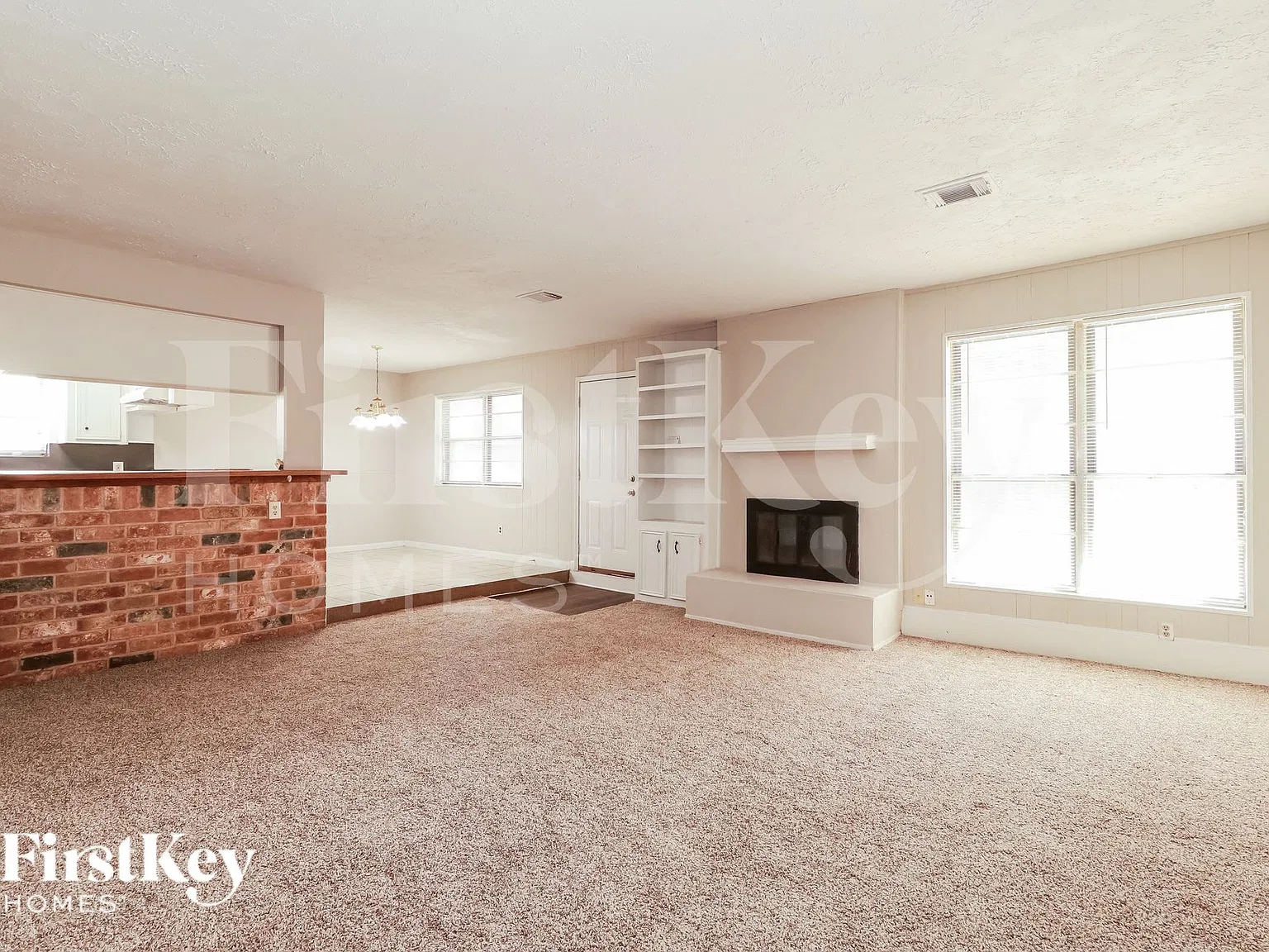 4 bed, 2.0 bath, 2264 sqft, $2,165 — Photo 4