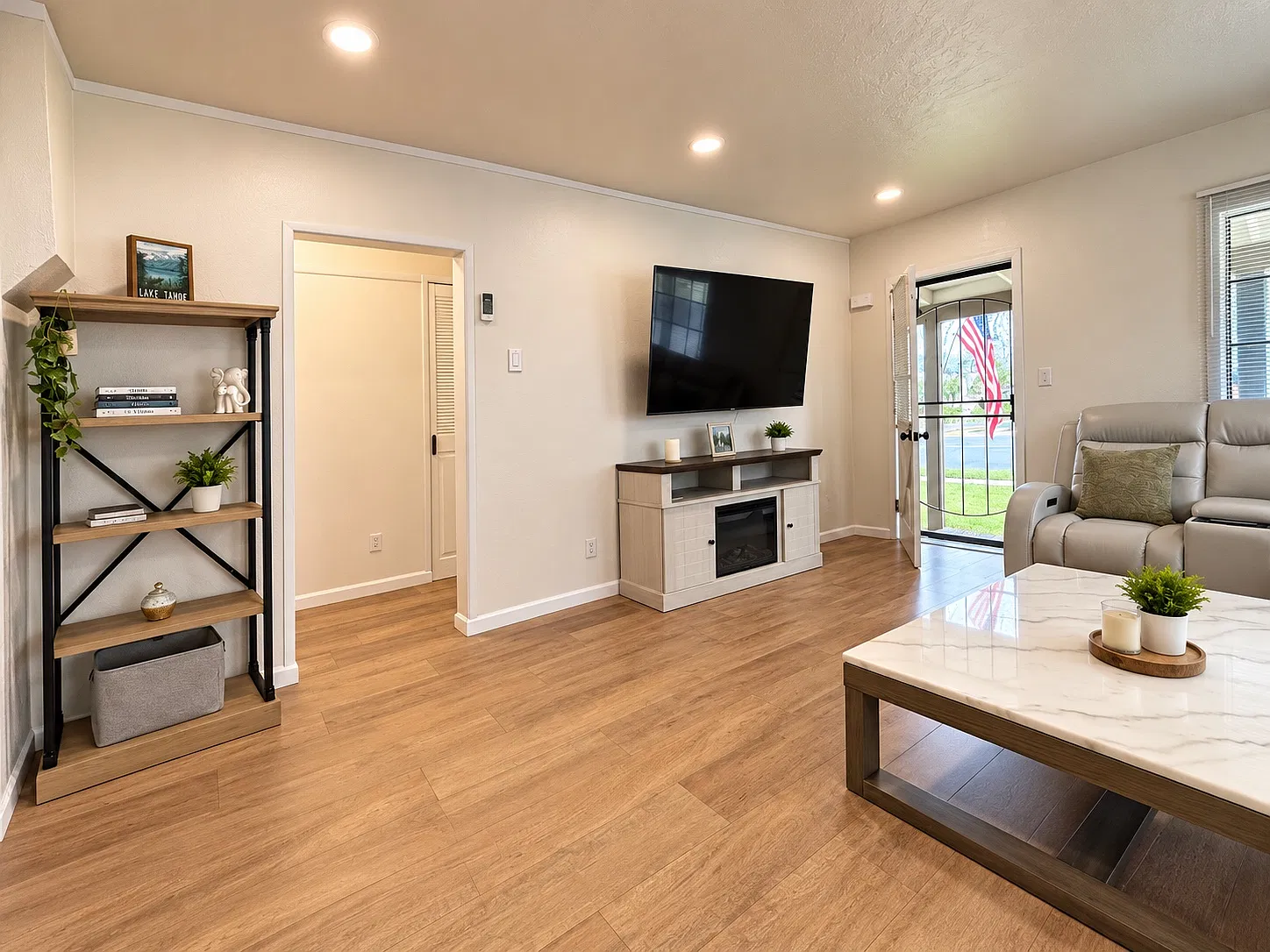 1118 Fullerton Ave — Photo 3