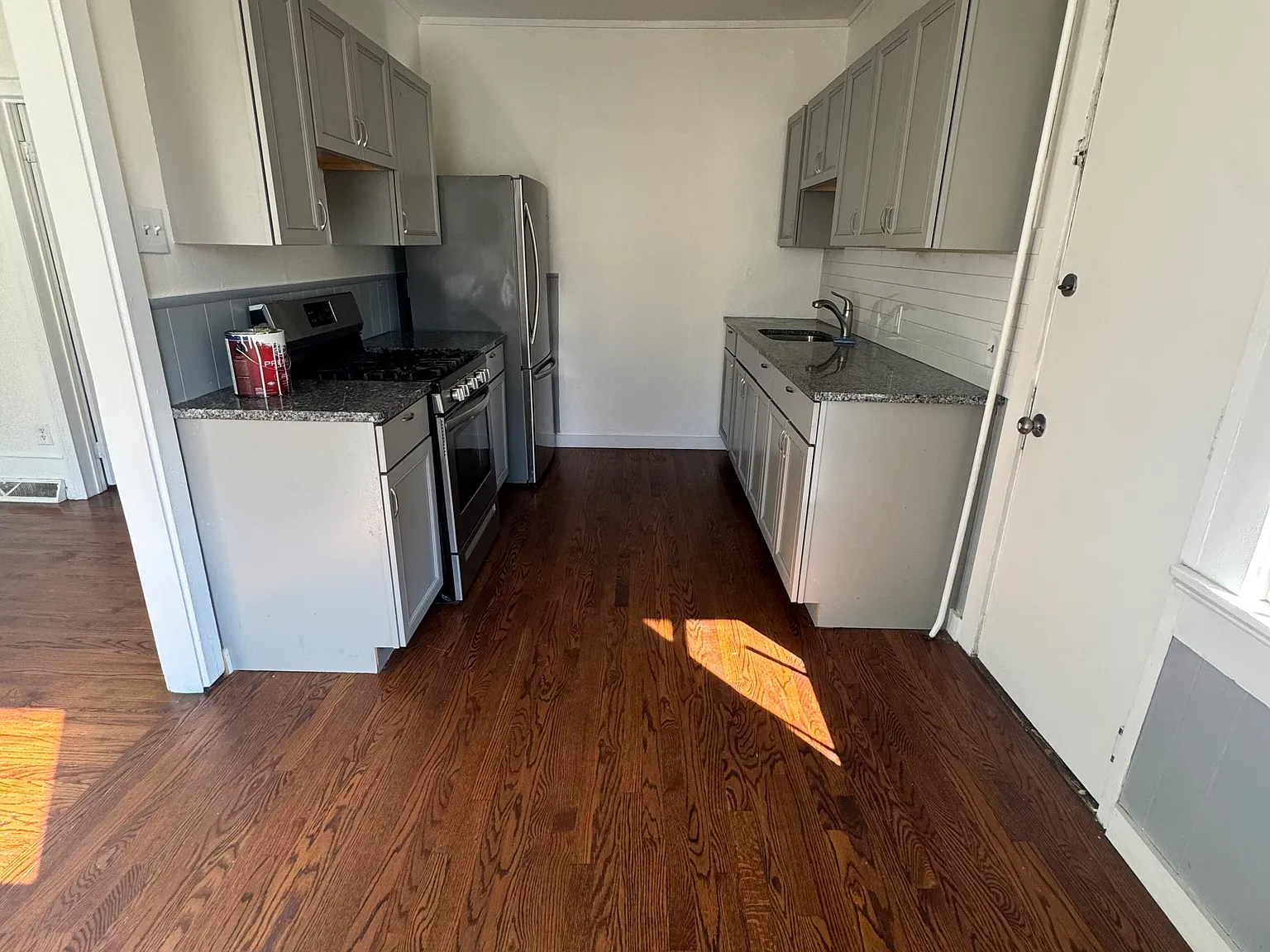 2 bed, 910 sqft, $1,750 — Photo 3