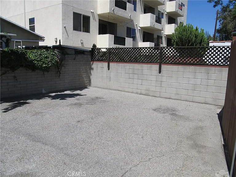 11217 La Maida St — Photo 16