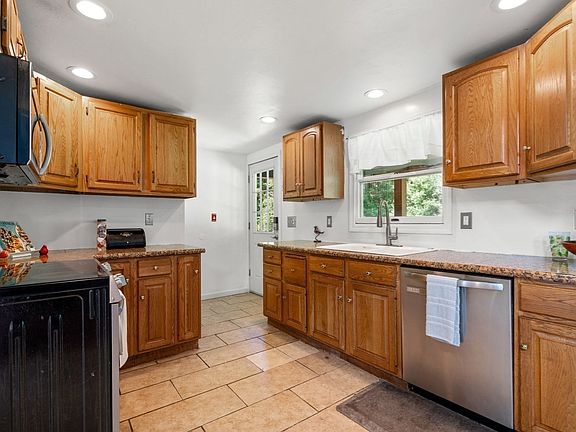 5th image of 48 Brimfield Rd