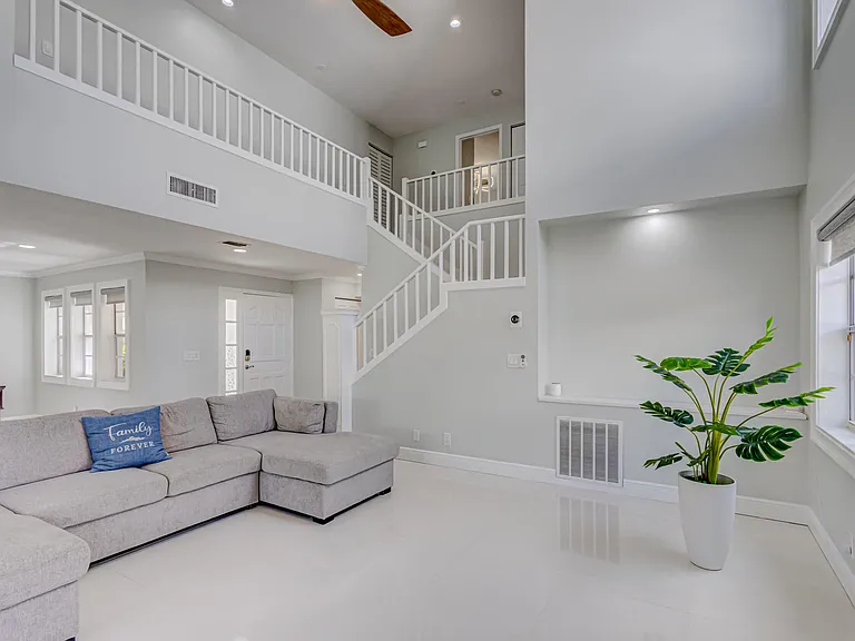 17 Selby Ln — Photo 11