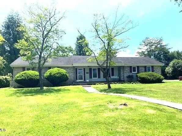 1700 Tee Ct, Johnson City, TN 37601