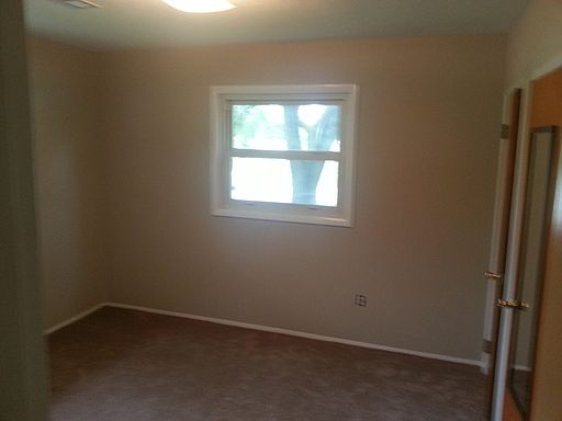 5th image of 300 Highland Dr