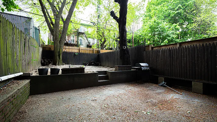 Rented by Nooklyn NYC LLC | media 42