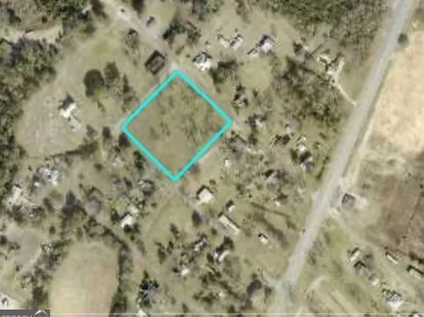 301 Whitehall St, Oakfield, GA 31772