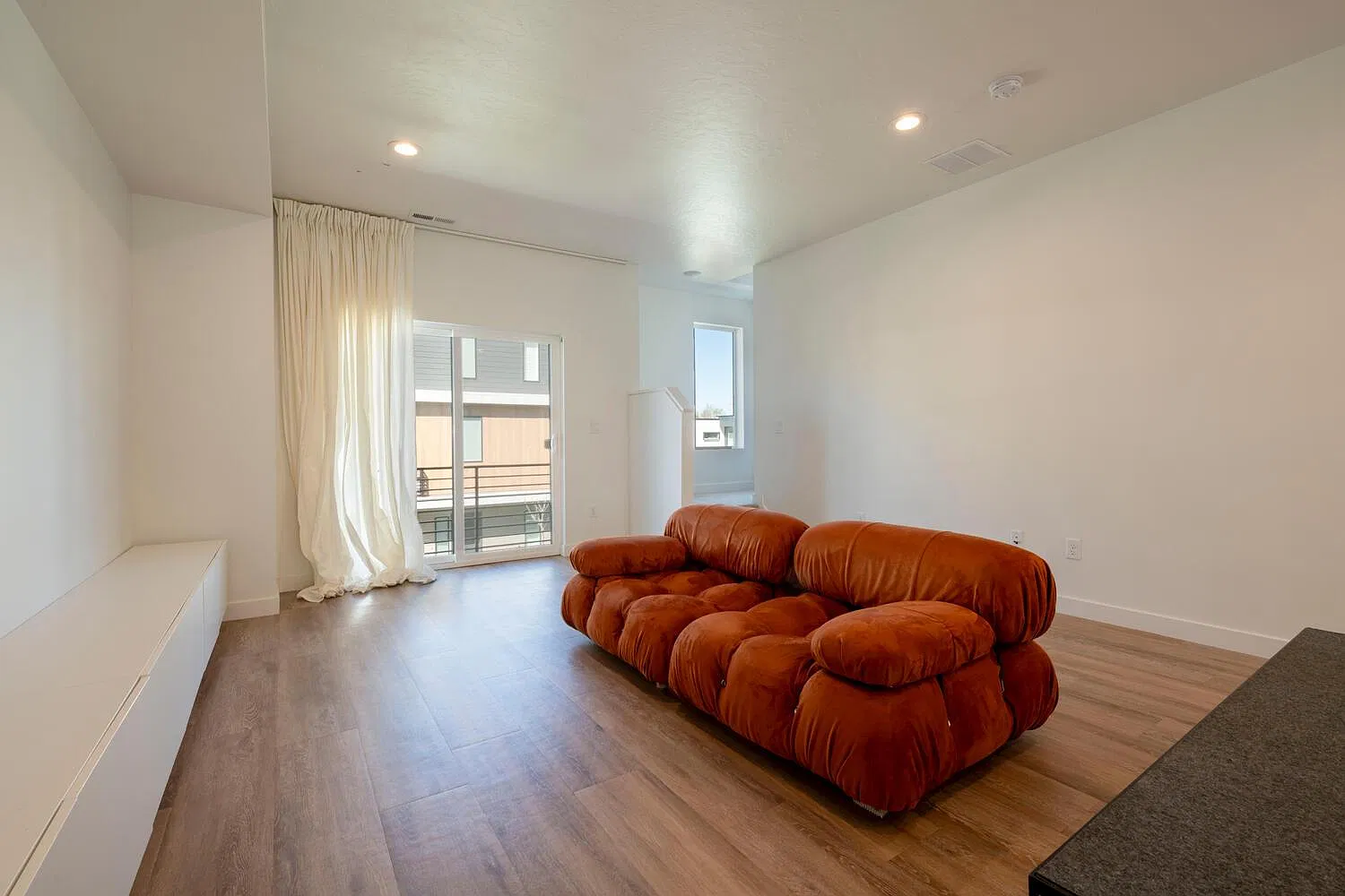 2 bed, 1706 sqft, $2,395 — Photo 2