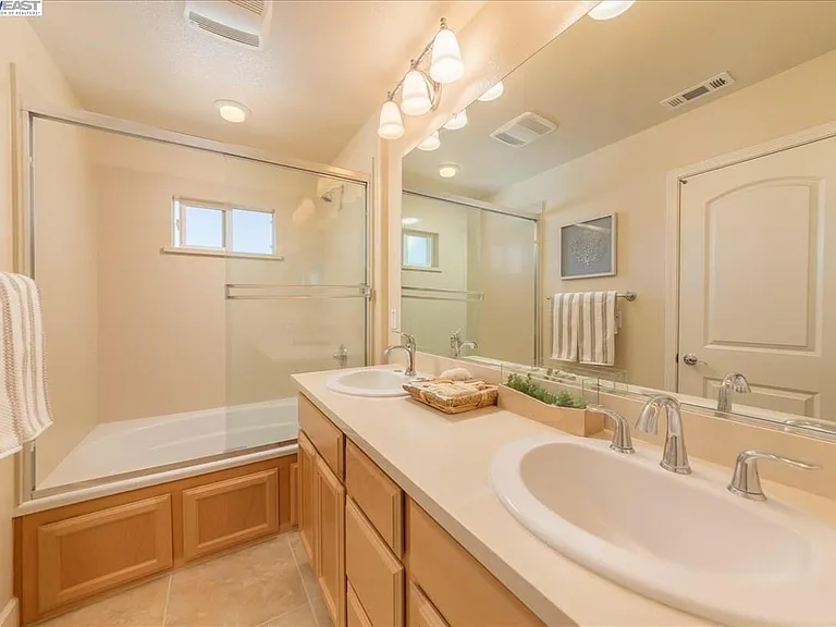486 Selby Ln — Photo 22