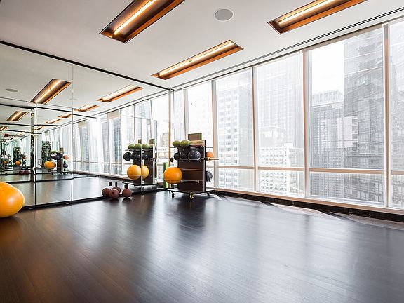 4th image of 157 W 57th St APT 34E