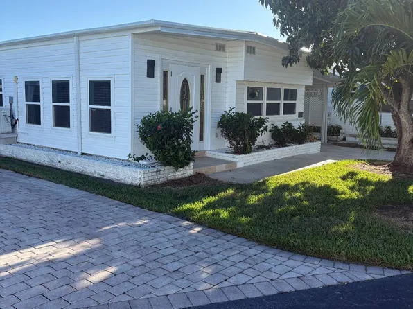 327 Pier C #327, Naples, FL 34112