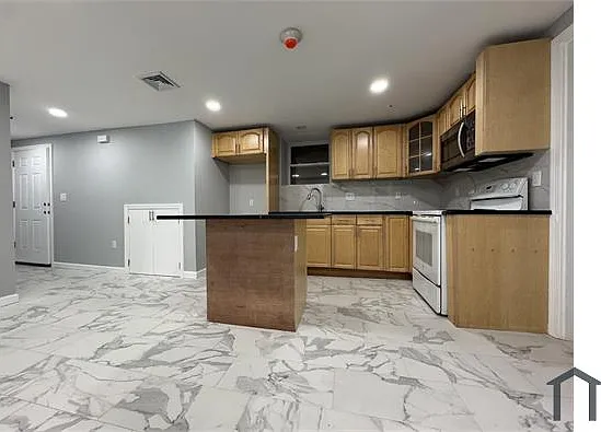 11 Brenton St #B — Photo 3