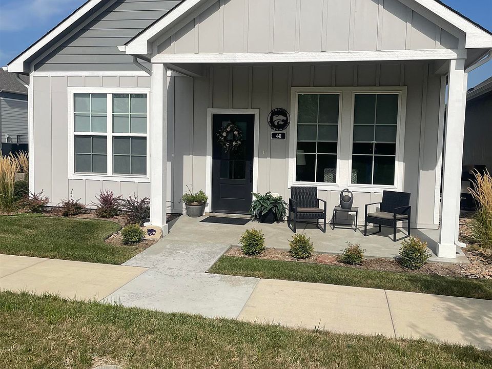 1st image of 441 E Lexington Ln
