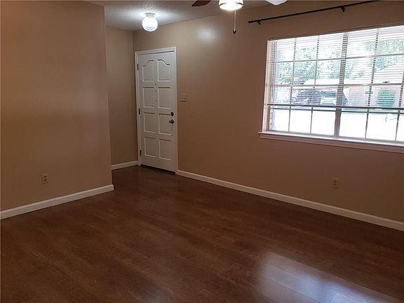 3rd image of 1502 Englewood Dr