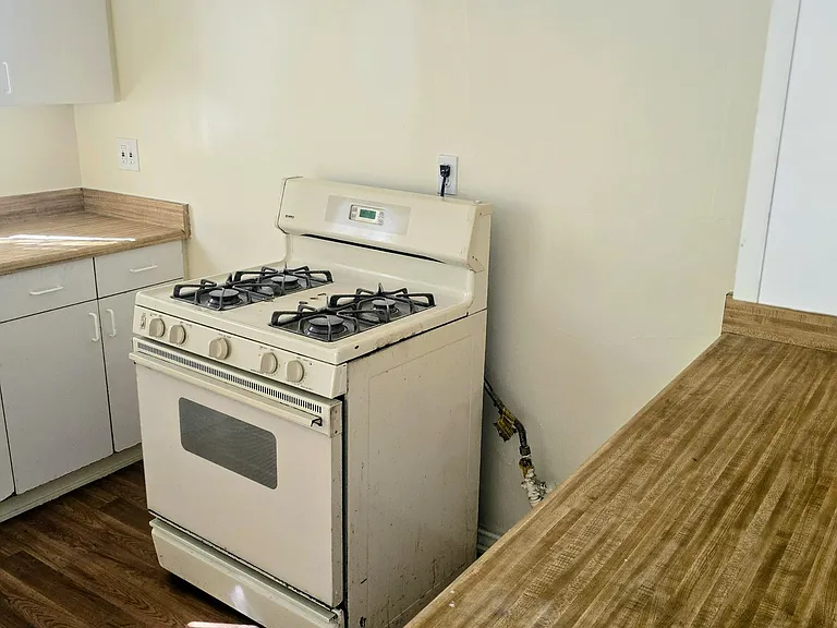 2422 E 7th St #1/2 — Photo 12