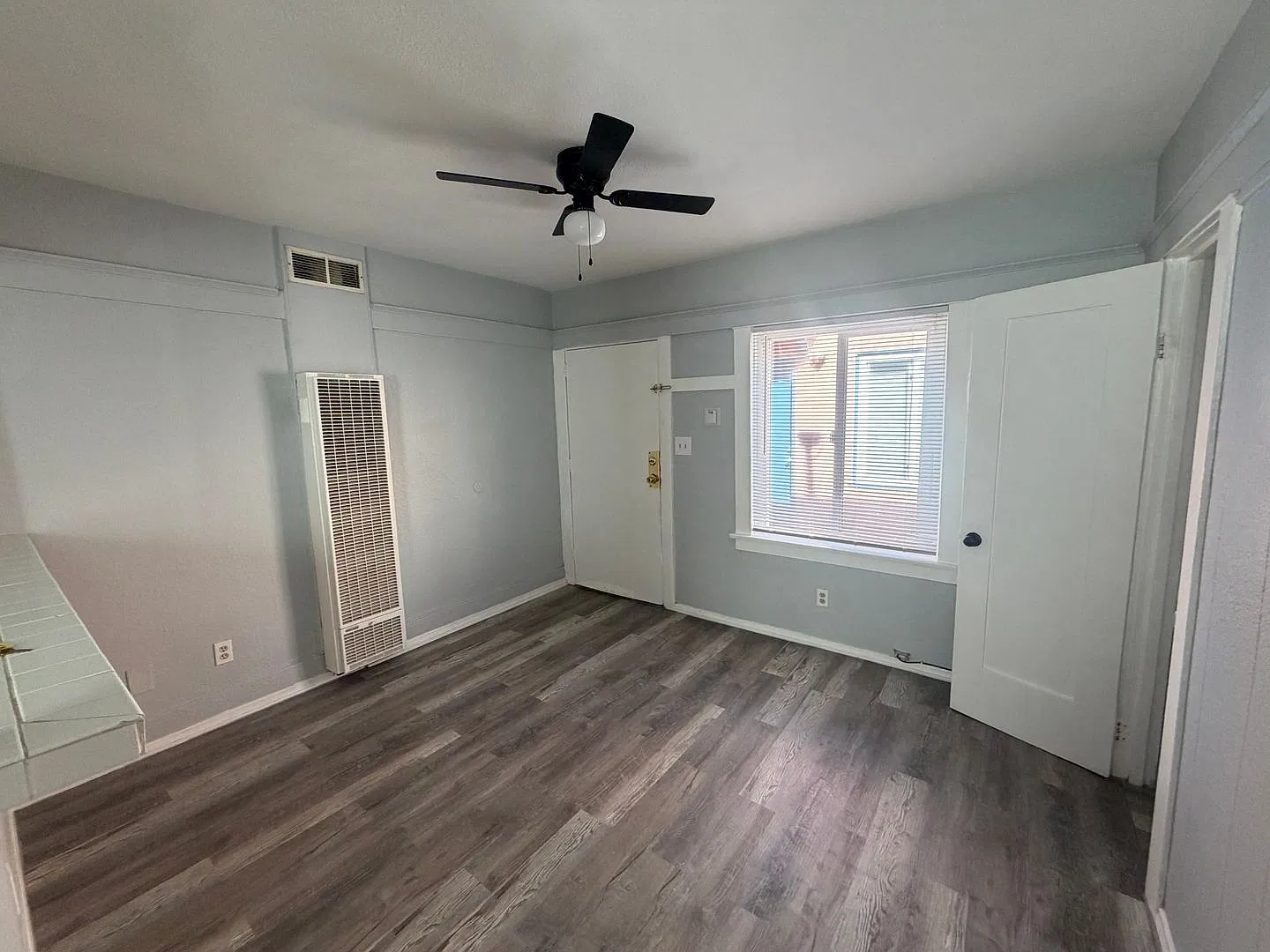 R1130 — Photo 3