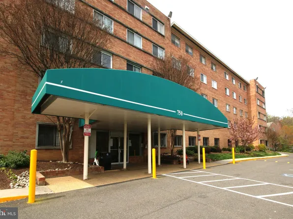750 S Dickerson St APT 7, Arlington, VA 22204