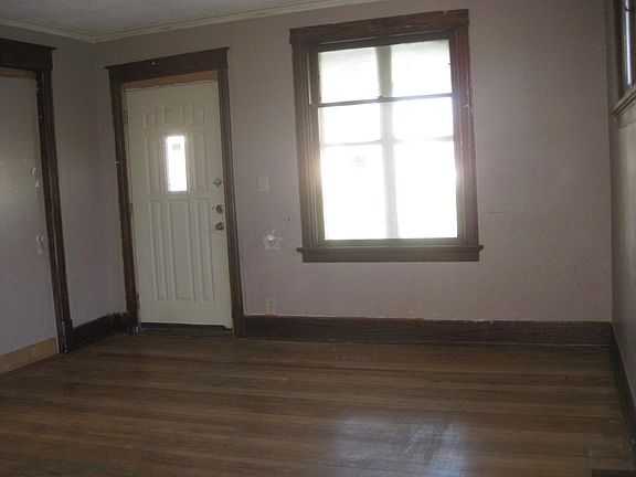 2nd image of 905 S 7th Ave