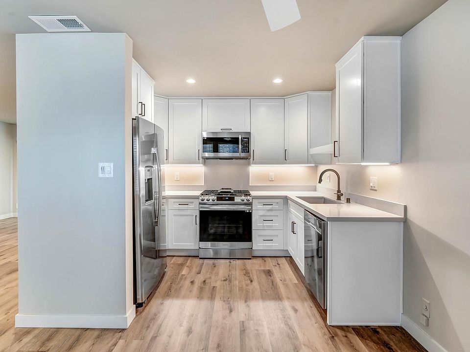 1st image of 4837 Hayvenhurst Ave APT 7
