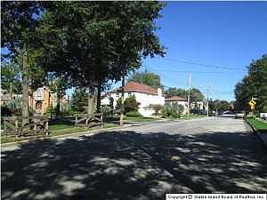 3rd image of 406 Crown Ave