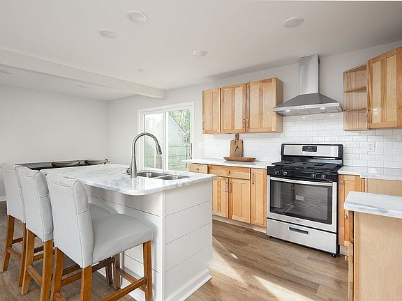 5th image of 644 Sheridan Dr