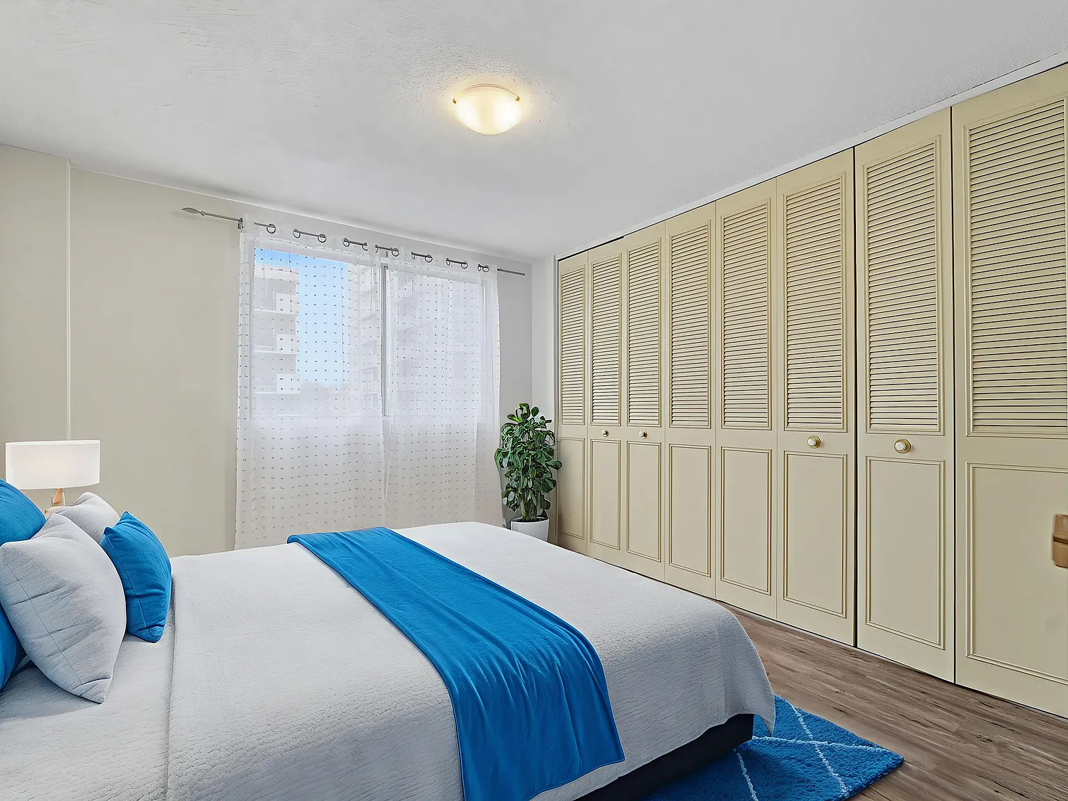 Westbury House Apartments — Photo 4