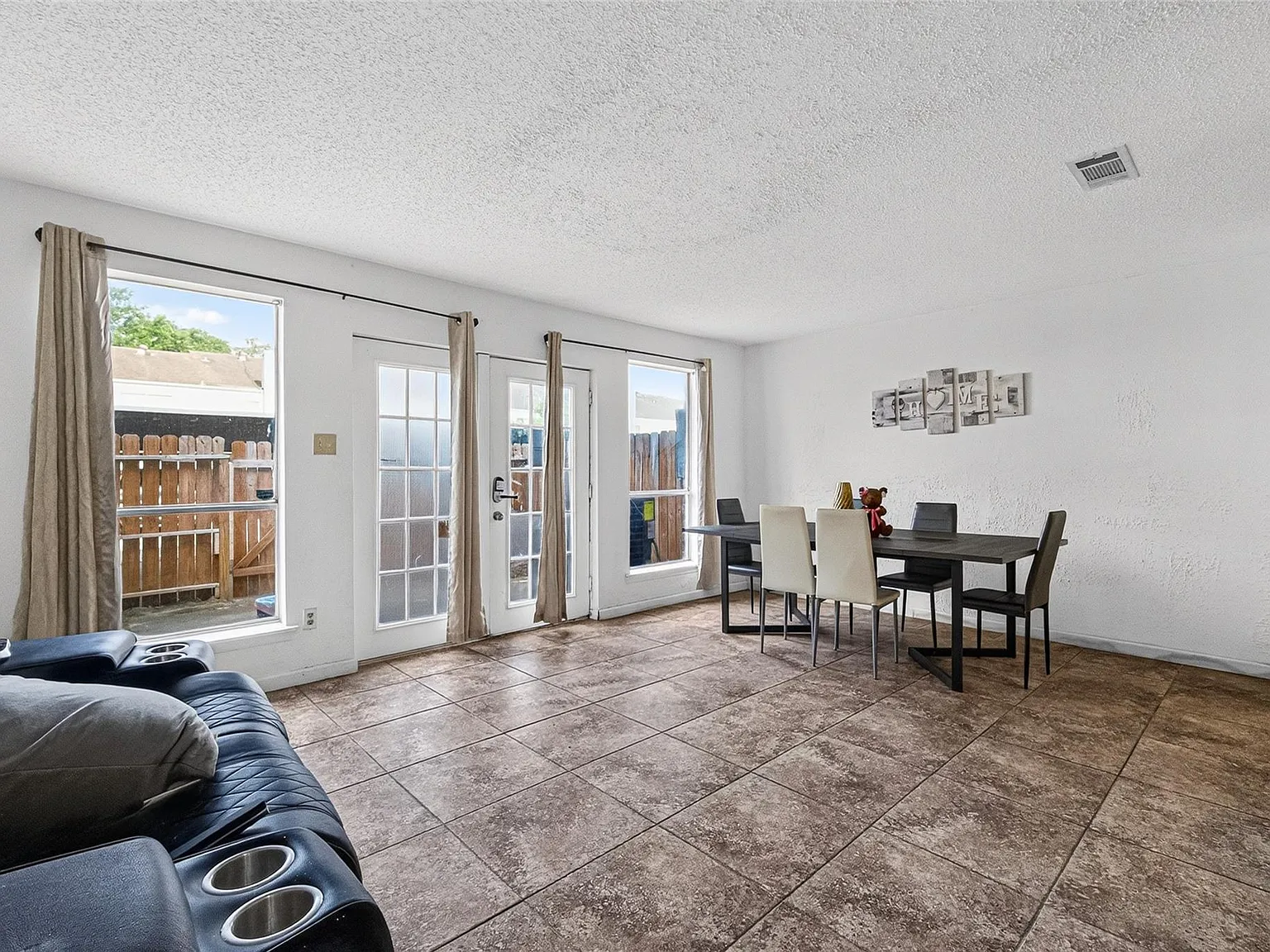 3 bed, 2.5 bath, 1786 sqft, $1,800 — Photo 2
