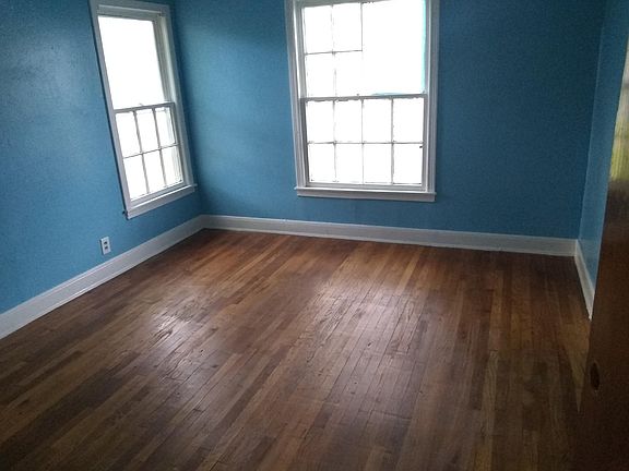 3rd image of 905 W Green Ave