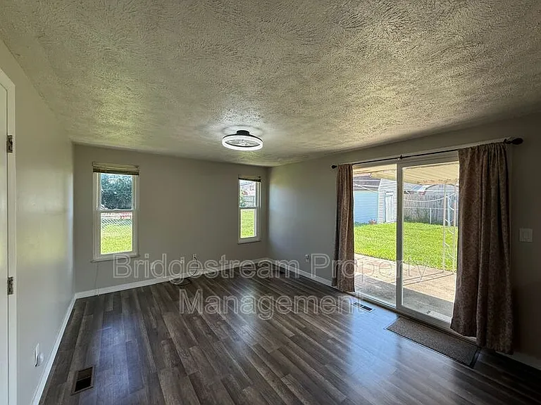 7218 Old Troy Pike — Photo 4