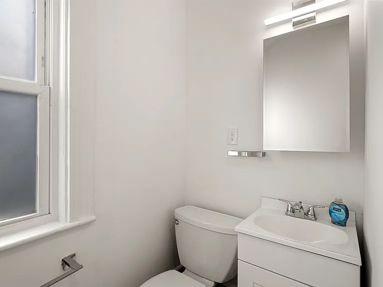 21 Sudan St #3 — Photo 4