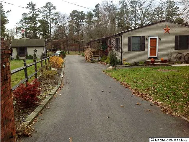 4043 Ridgeway Rd photo 1