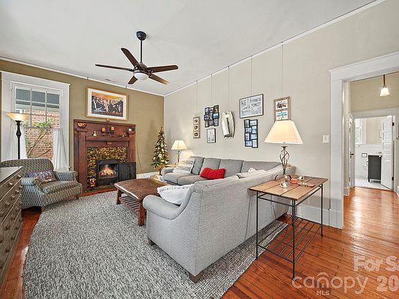 2nd image of 202 S Oak St