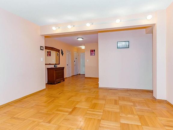 5th image of 620 W 239th St APT 5C