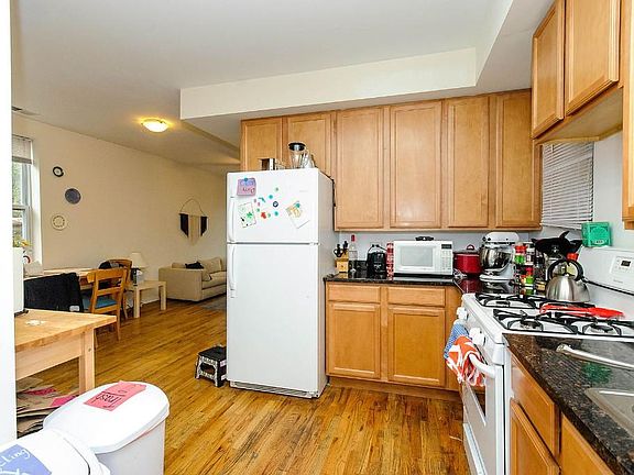 2nd image of 1850 W Wabansia Ave #1R