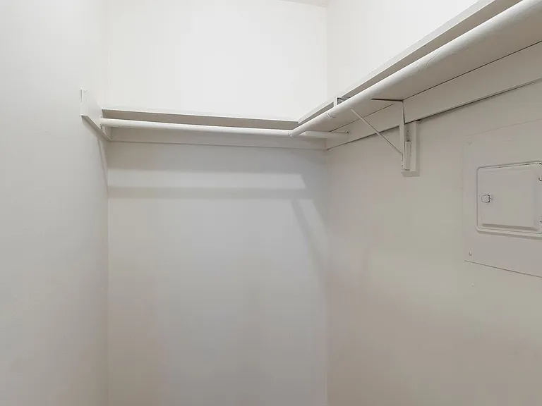 Cuming St Apartments — Photo 43