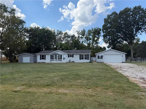 401 S Washington St, Lovington, IL 61937