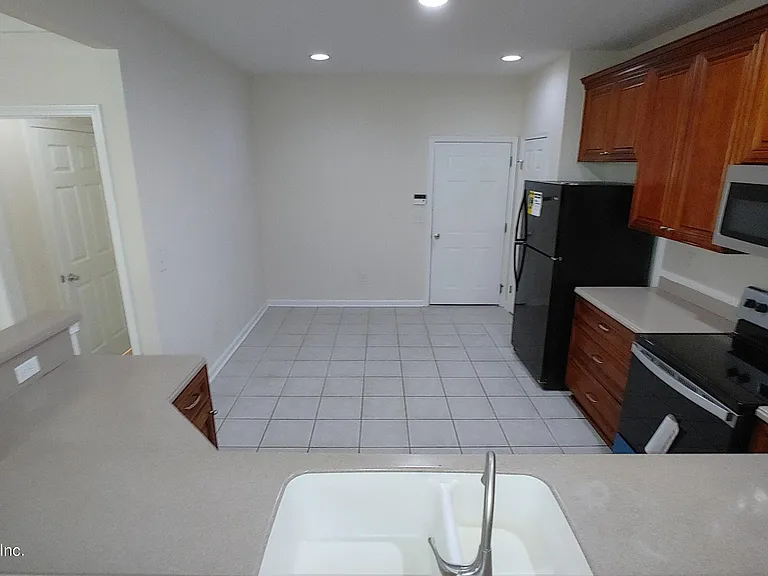 11073 Castlemain Cir E — Photo 14