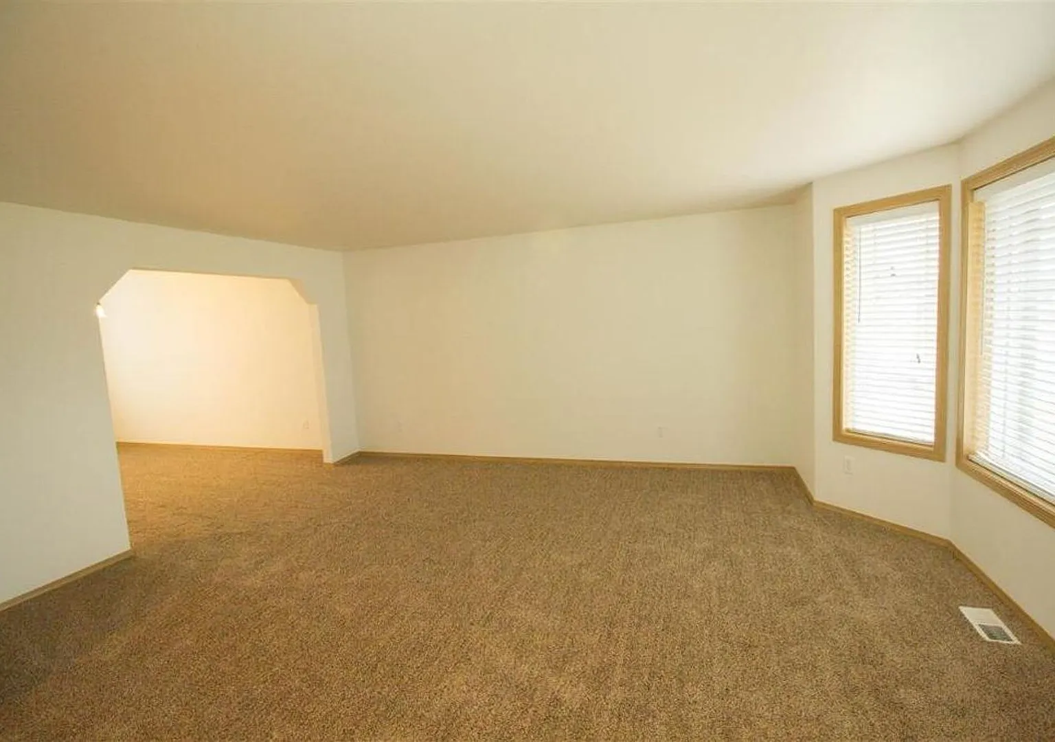 Large Corner Lot 4BR, 2.5BA Cheney Home In Big Sky #1454 — Photo 4