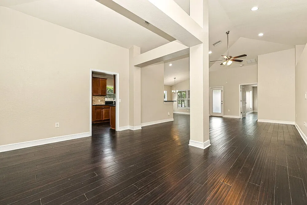3 bed, 2.0 bath, 1958 sqft, $2,440 — Photo 4