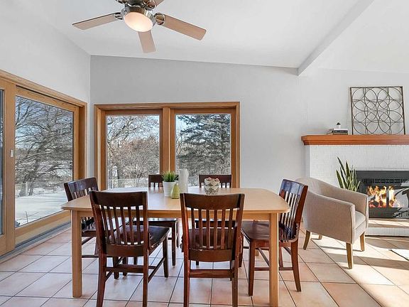 5th image of 3044 Shorewood Ln