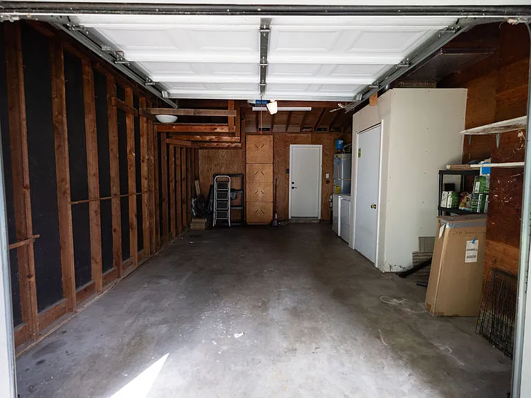 231 N Guilford Dr — Photo 3